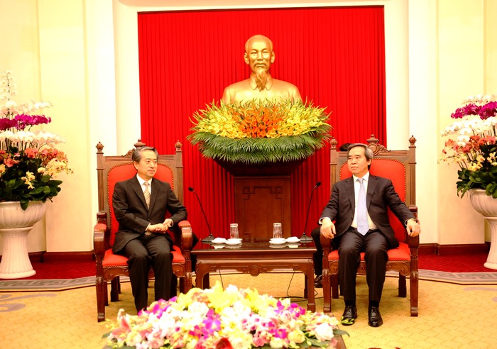 进一步深化越中两国全面战略合作伙伴关系