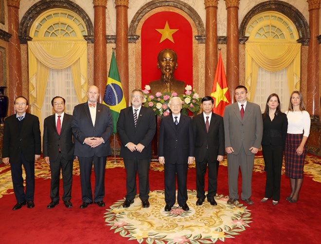 越共中央总书记、国家主席阮富仲会见十国新任驻越大使