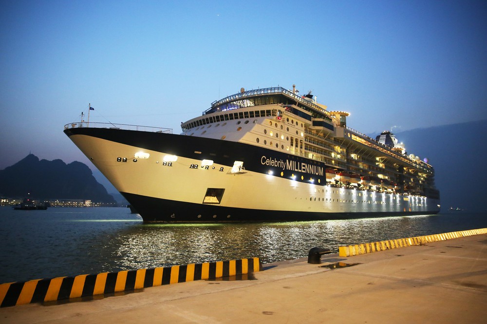 豪华邮轮搭载4000名游客开启越南之旅
