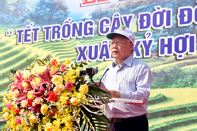 越共中央总书记、国家主席阮富仲启动“永远铭记胡伯伯之恩”植树节
