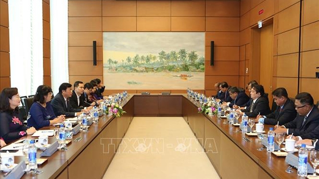 越南国会秘书长、国会办公厅主任阮幸福会见柬埔寨国会秘书长冷•彭朗