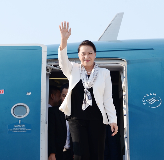 国会主席阮氏金银启程对莫洛克及法国进行正式访问