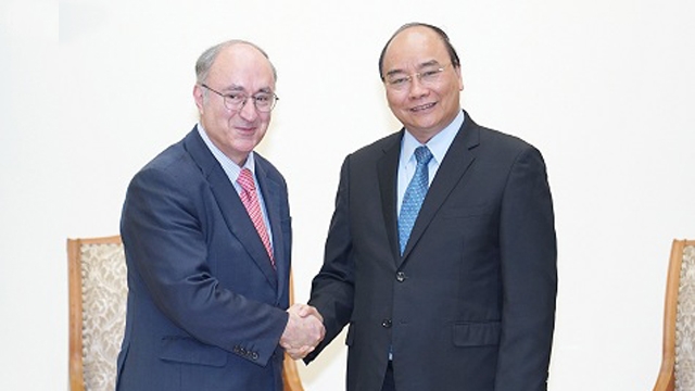 越南政府总理阮春福会见德国世界大学服务机构主席卡姆比斯•加瓦米