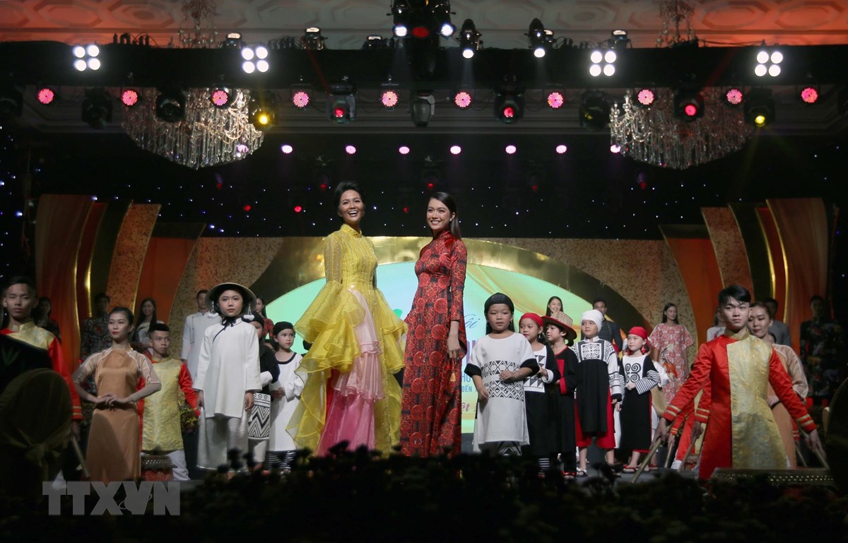 第六届胡志明市奥黛节圆满落幕