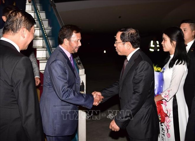 文莱达鲁萨兰国苏丹开始对越南进行国事访问