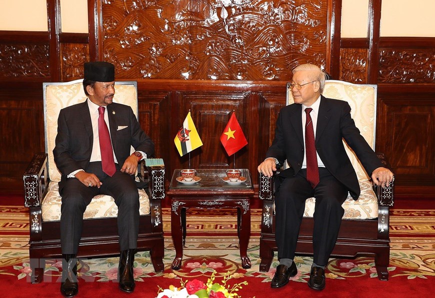 将越文关系提升至全面伙伴关系