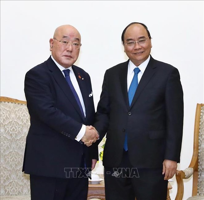 政府总理阮春福会见日本首相安倍晋三特别顾问