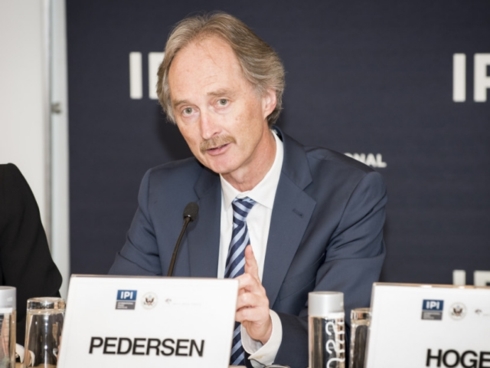 联合国特使和叙利亚外长就叙政治进程举行会谈