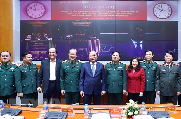 越南政府总理阮春福 建设新形势下坚固的警备区