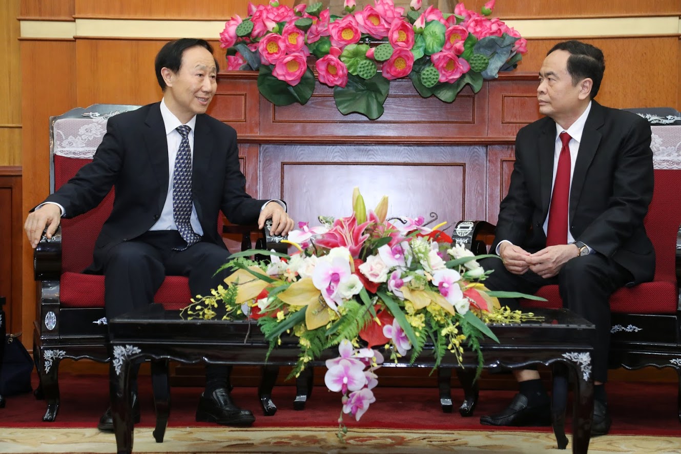 密切越中两国人民间的友好情谊