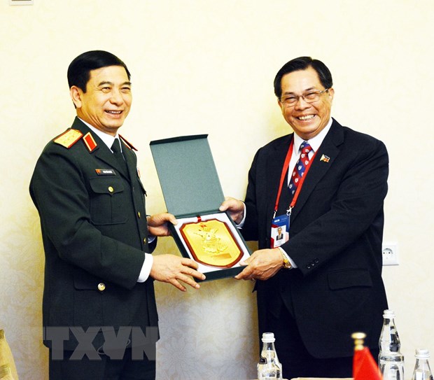 潘文江上将会见俄武装力量总参谋长和菲国防部副部长