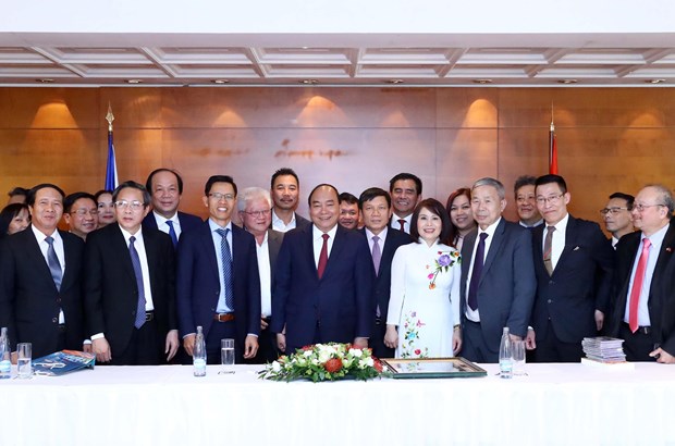 政府总理阮春福会见旅欧越南人协会联合会代表