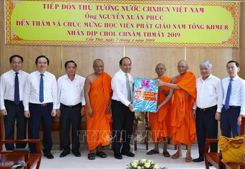 阮春福总理：党和国家一直特别关注高棉族