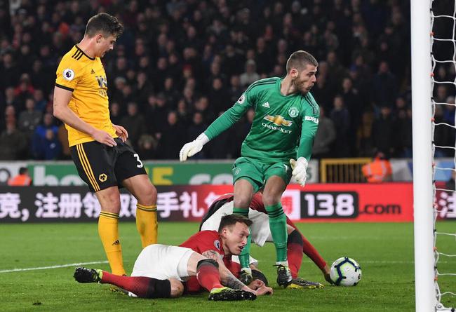 英超： 10人曼联1-2负争四堪忧