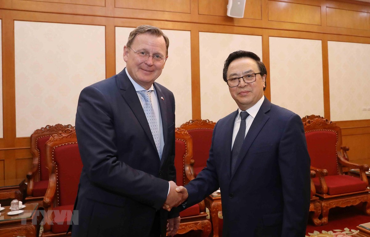 越共中央对外部部长会见德国图林根州州长