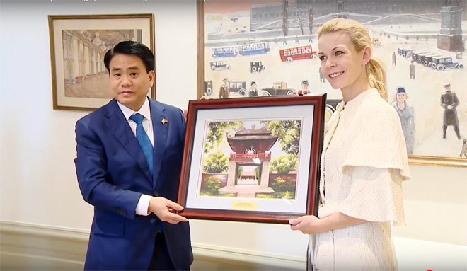 河内市人委会主席会见瑞典斯德哥尔摩市市长