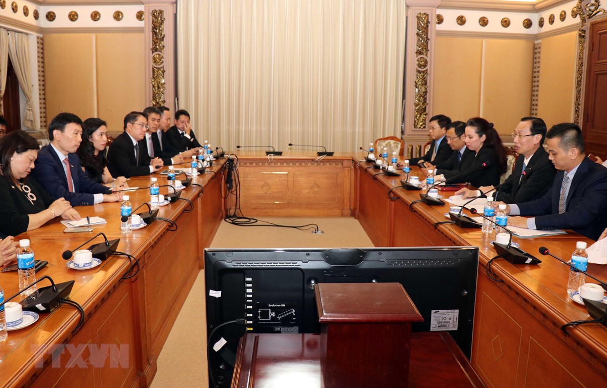 胡志明市和新加坡促进高新技术发展合作