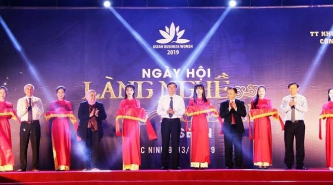 2019年东盟手工艺村旅游节在北宁省举行