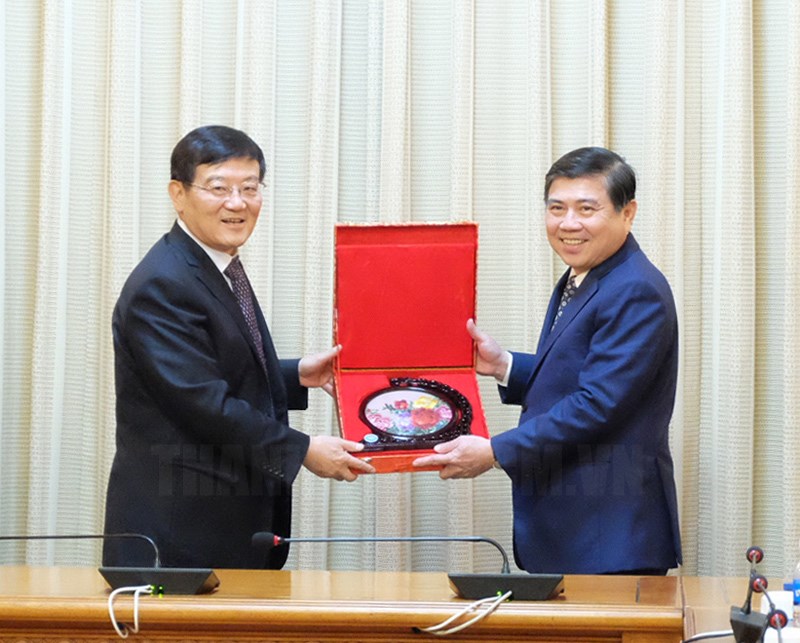 为越中企业展开投资合作创造便利