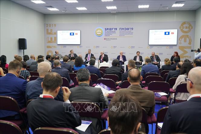 第23届圣彼得堡国际经济论坛在圣彼得堡举行