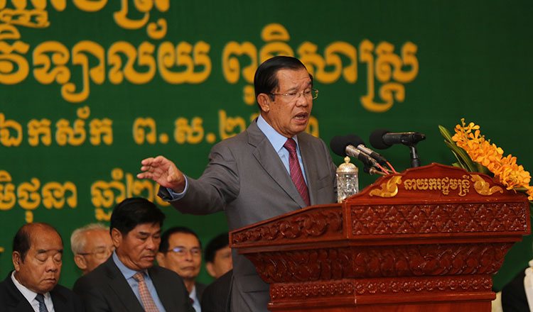 柬埔寨首相谴责新加坡总理发表有关越南和柬埔寨的错误讲话