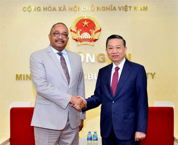 越南和安哥拉加强安全合作