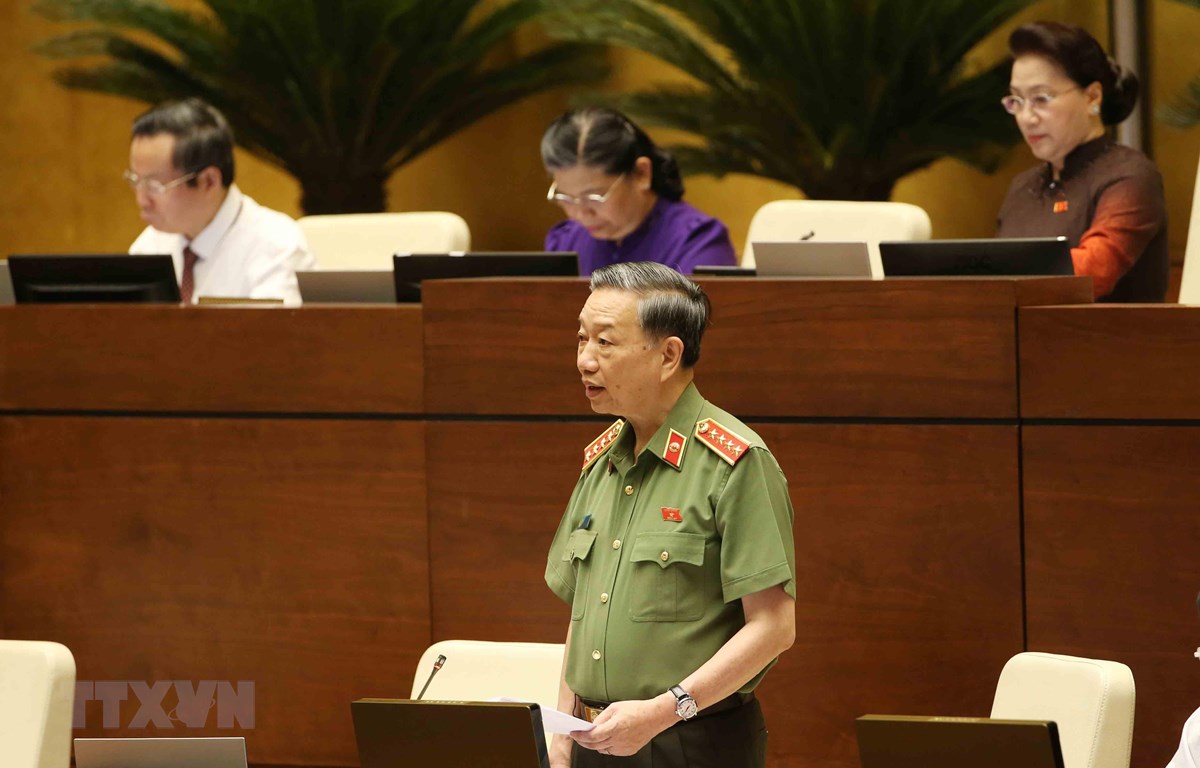 越南国会今日开始质询和回答质询活动