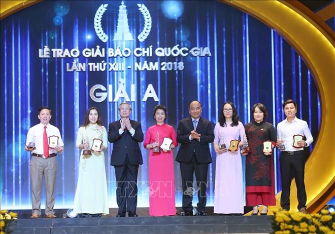 阮春福总理出席2018年国家新闻奖颁奖仪式