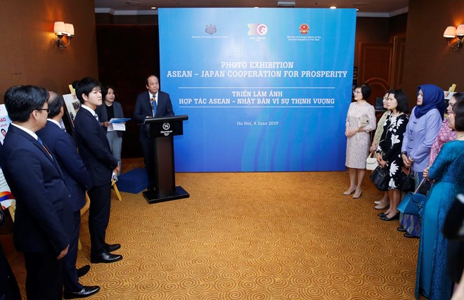 “东盟-日本关系45周年”图片展在河内开幕