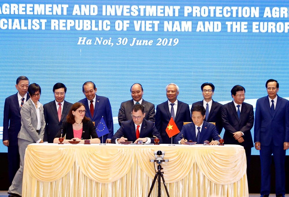 《 EVFTA》和《EVIPA 》在河内签署（组图）