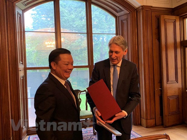 越南学习借鉴英国财政工作经验