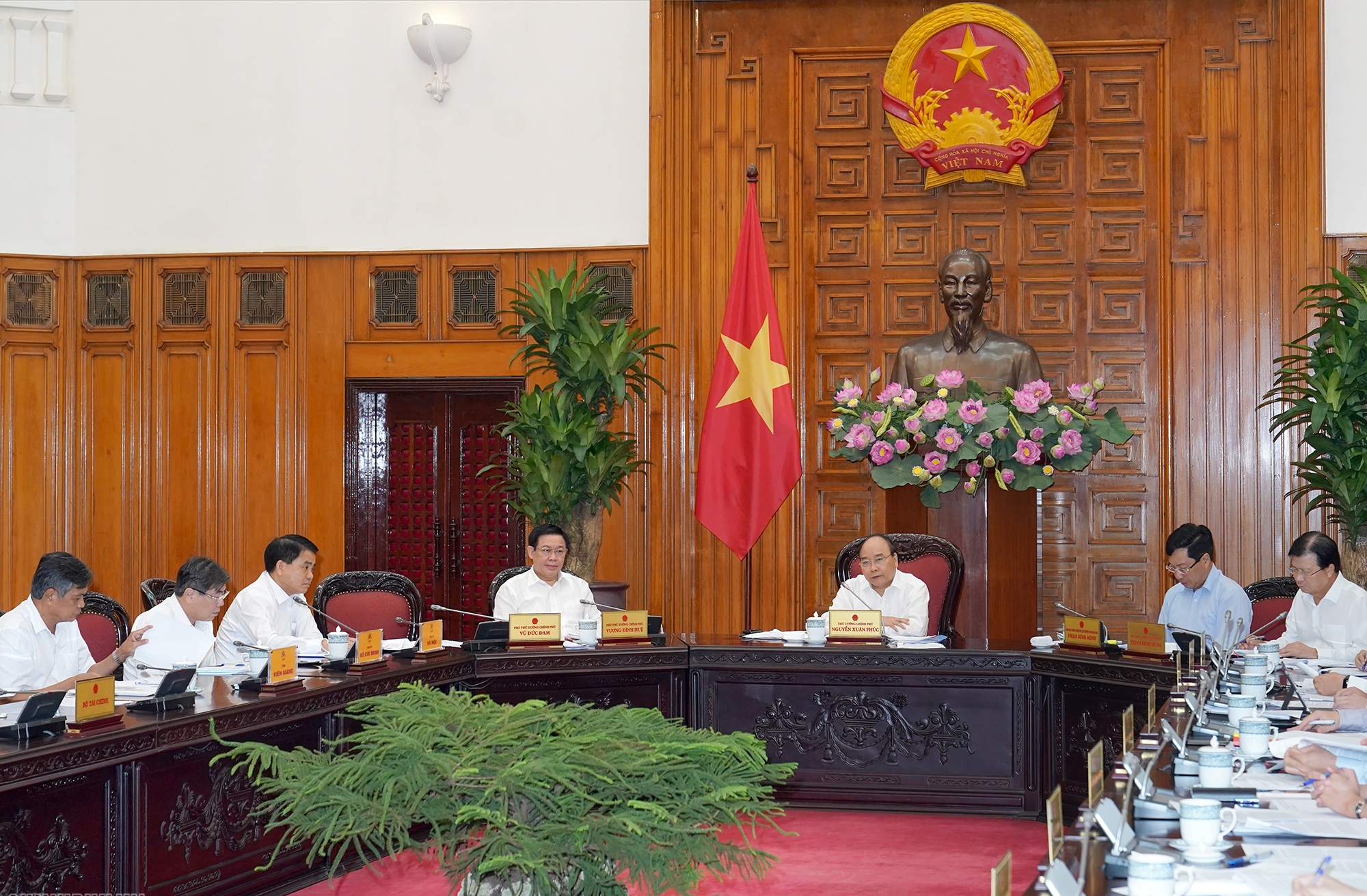 越南政府常务委员会就重点经济区发展召开会议