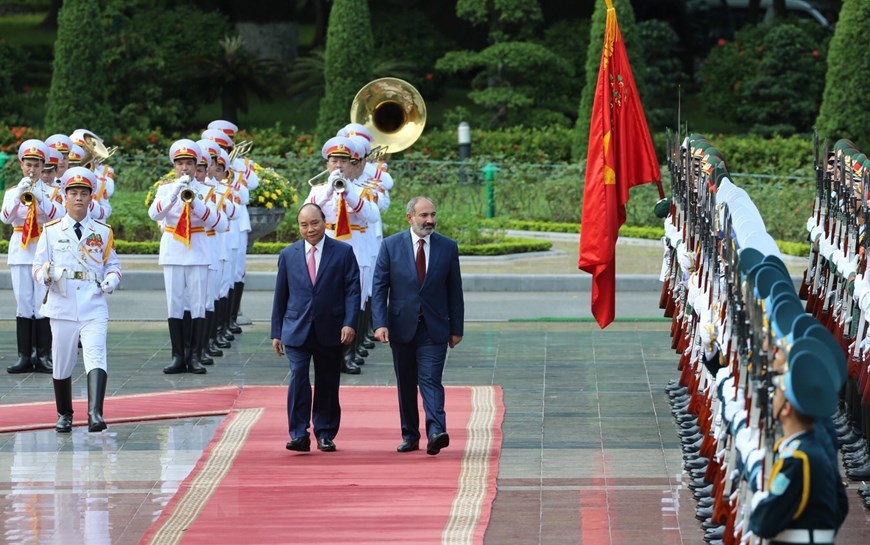 亚美尼亚总理圆满结束对越南的正式访问