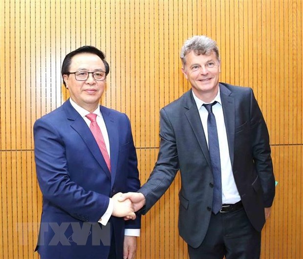 法国共产党全国书记鲁塞尔对越南进行访问