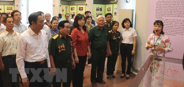 北宁省举行“饮水思源”资料图片展