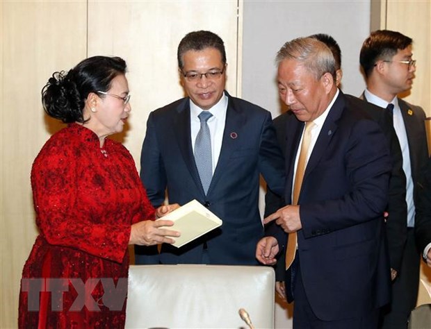 越南国会主席阮氏金银会见中国一些企业代表