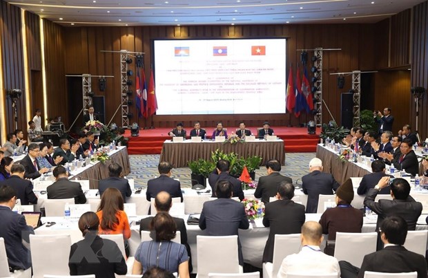柬老越三国国会对外委员会第七次会议在越南广宁省举行