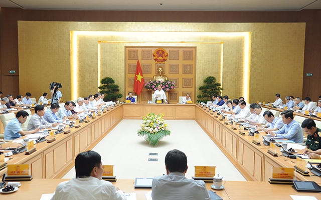 阮春福总理主持越共十三大筹备工作经济社会小组会议