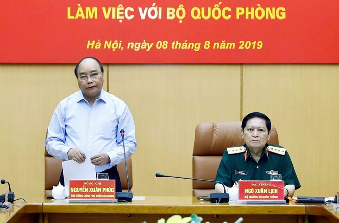 政府总理阮春福同国防部就国防用地管理问题召开会议
