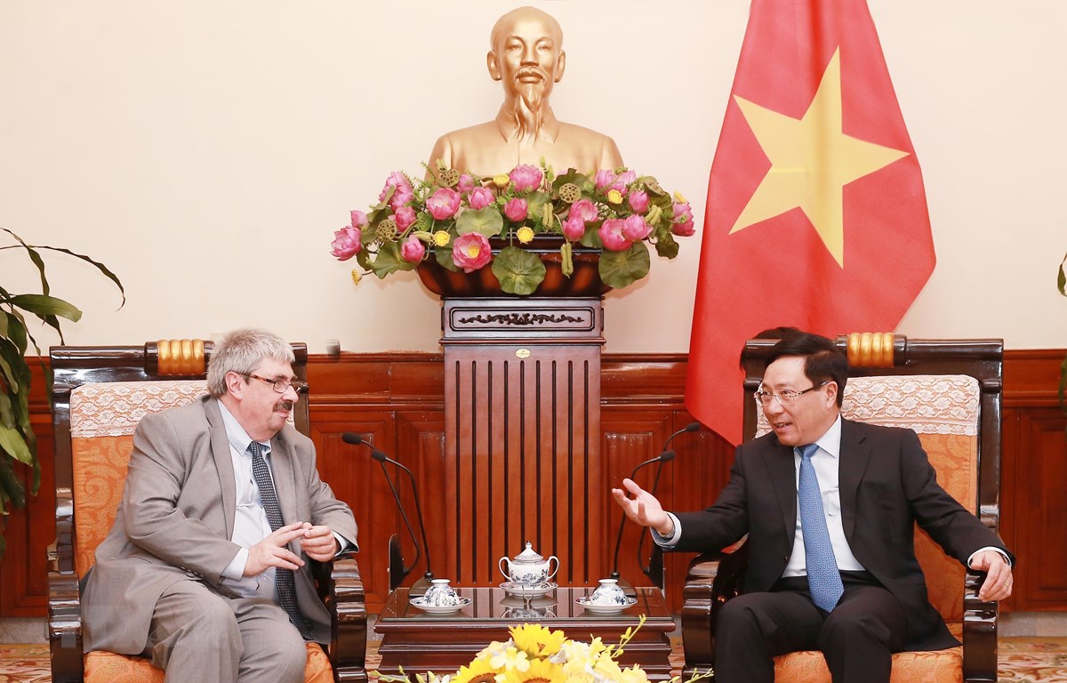 越南与乌拉圭举行第三次副外长级政治磋商