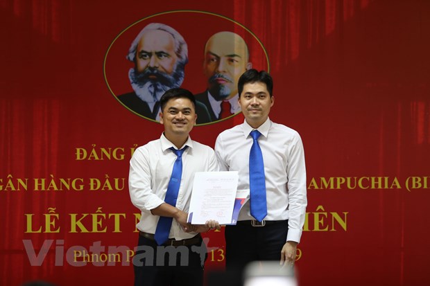 驻柬越企和留学生的党员发展工作