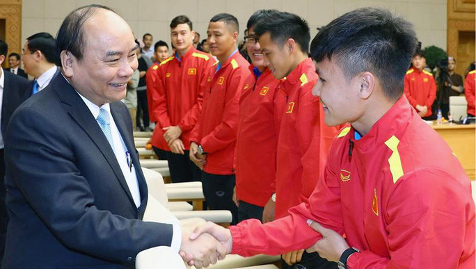越南政府总理阮春福鼓励越南国家足球队