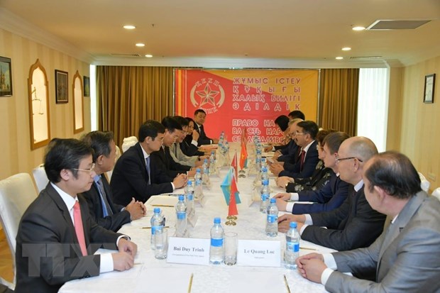 越共中央宣教部部长对哈萨克斯坦进行正式访问