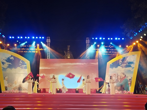 河内市少数民族同胞文艺交流晚会举行