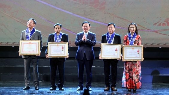 河内首都解放65周年：近200家企业受表彰