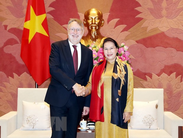 国会主席阮氏金银会见欧洲议会国际贸易委员会主席博纳•兰格