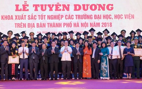 河内各所大学院校2019届优秀毕业生获表彰