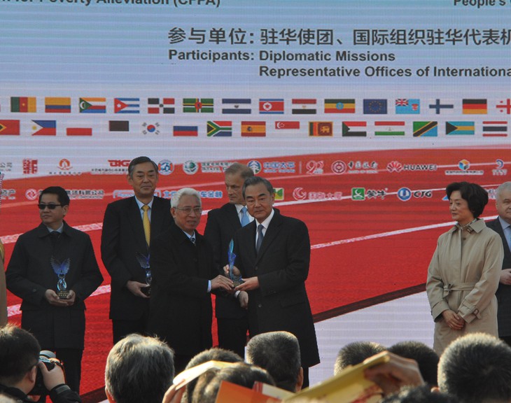 越南驻中国大使馆积极参与2019年中国“大爱无国界“国际义卖活动