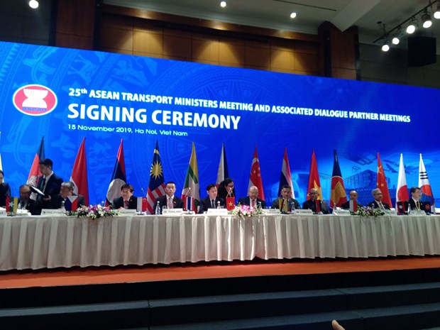 东盟与韩国一致加强合作加快交通运输互联互通