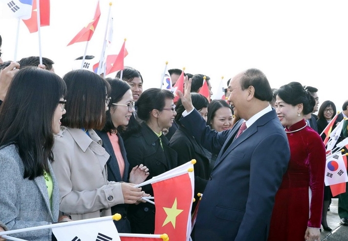 越南政府总理阮春福抵达韩国开始出席东盟与韩国相关会议